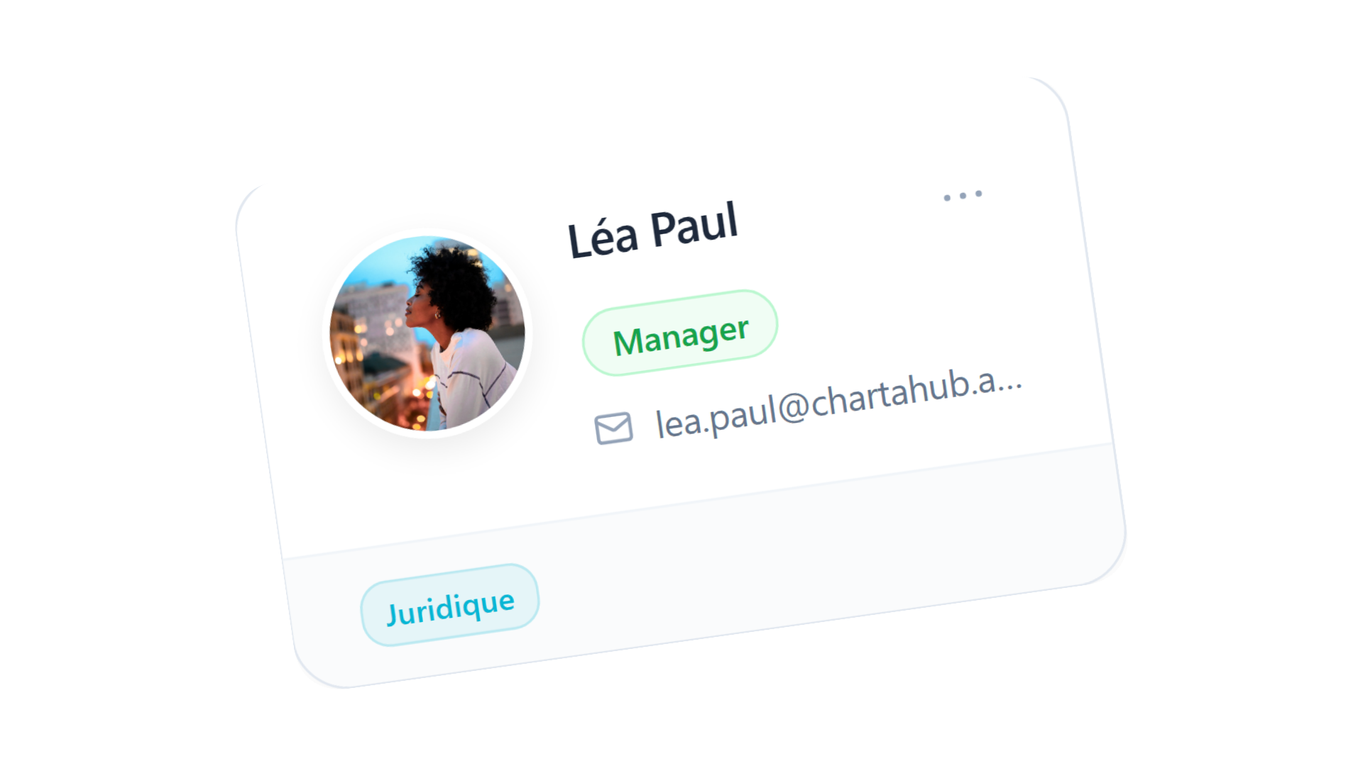 Fiche collaborateur avec rôle et tags